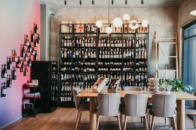 Skarbnica Win - sklep z winem | degustacje | latem mini winebar